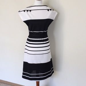 Vintage 1960's black and white shortsleeve dress